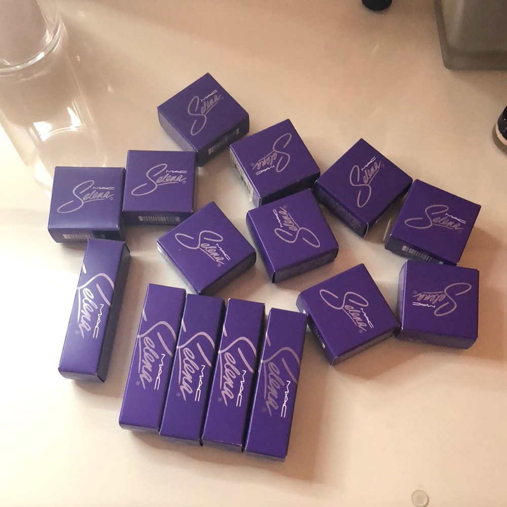 Mac Selena Lipsticks - Picture 5 of 5